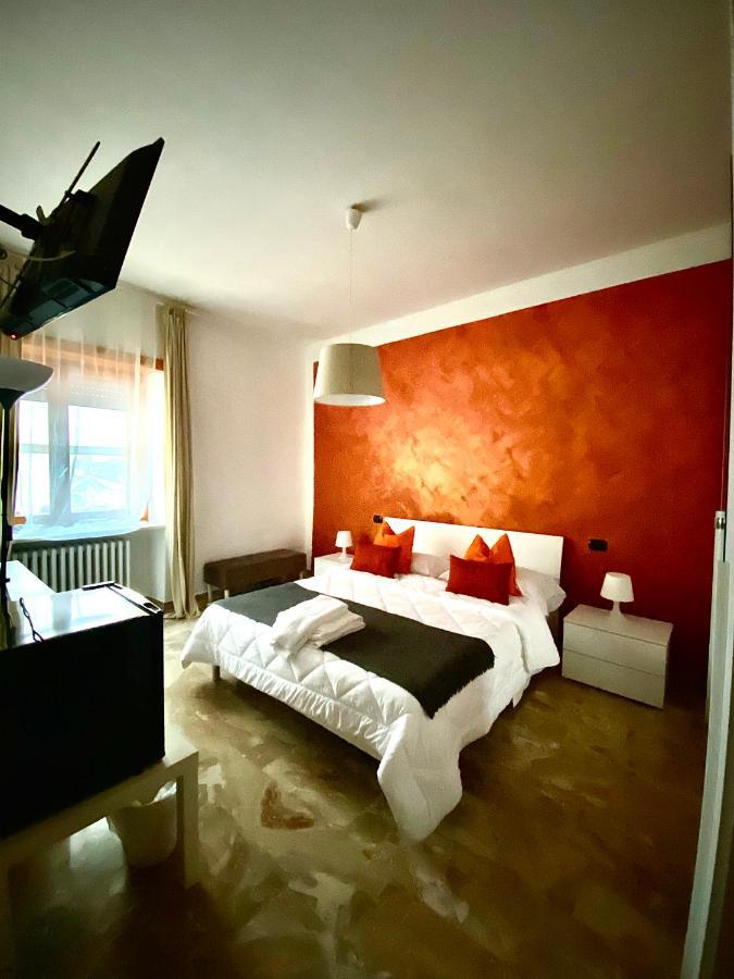 B&B Mo•Si Massa d'Albe 外观 照片